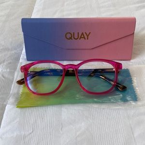 NWT Quay blue light glasses